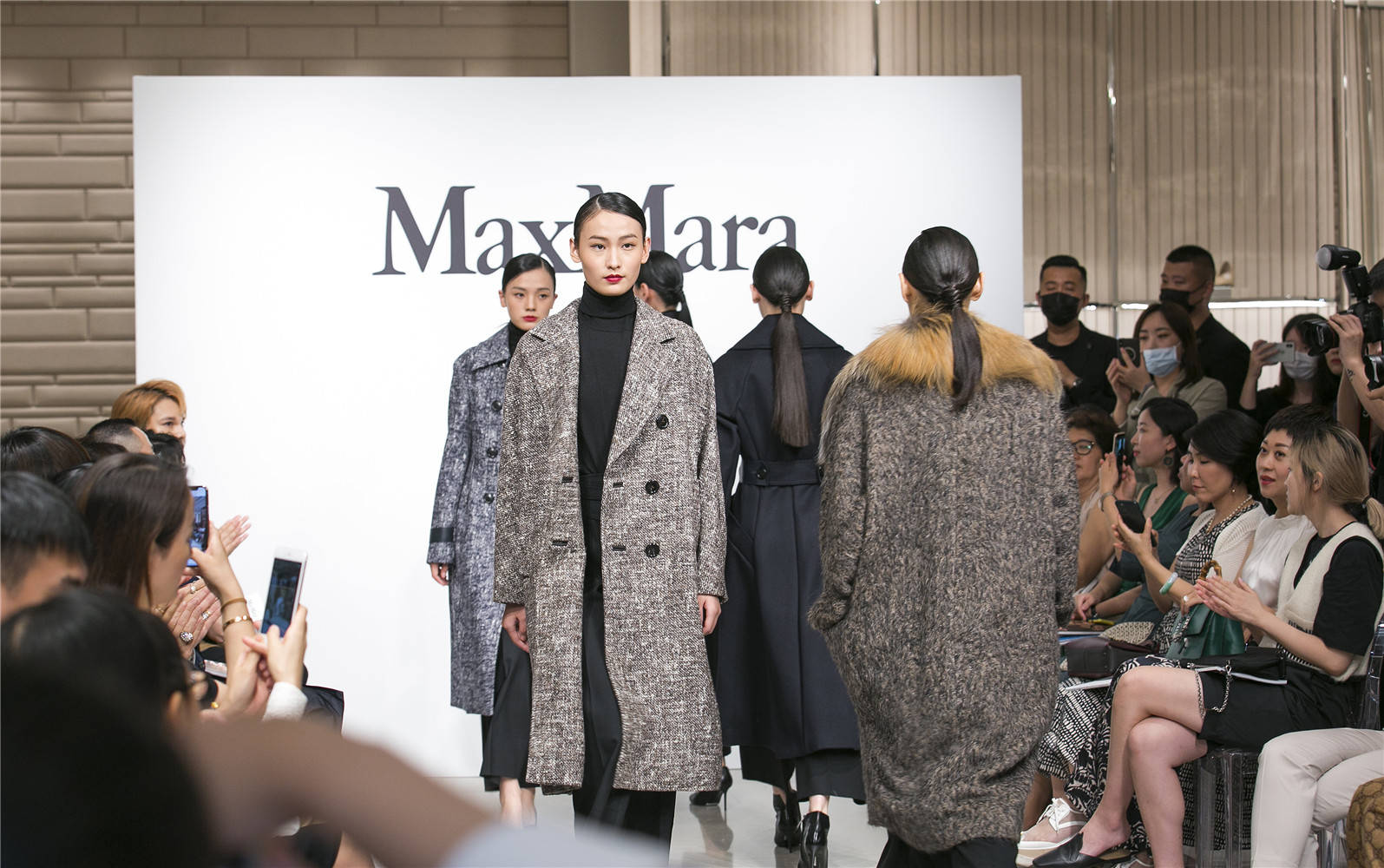 女性|MaxMara2020秋冬系列拉开冬日序幕 刘敏涛青岛化身探险家“乘风破浪”