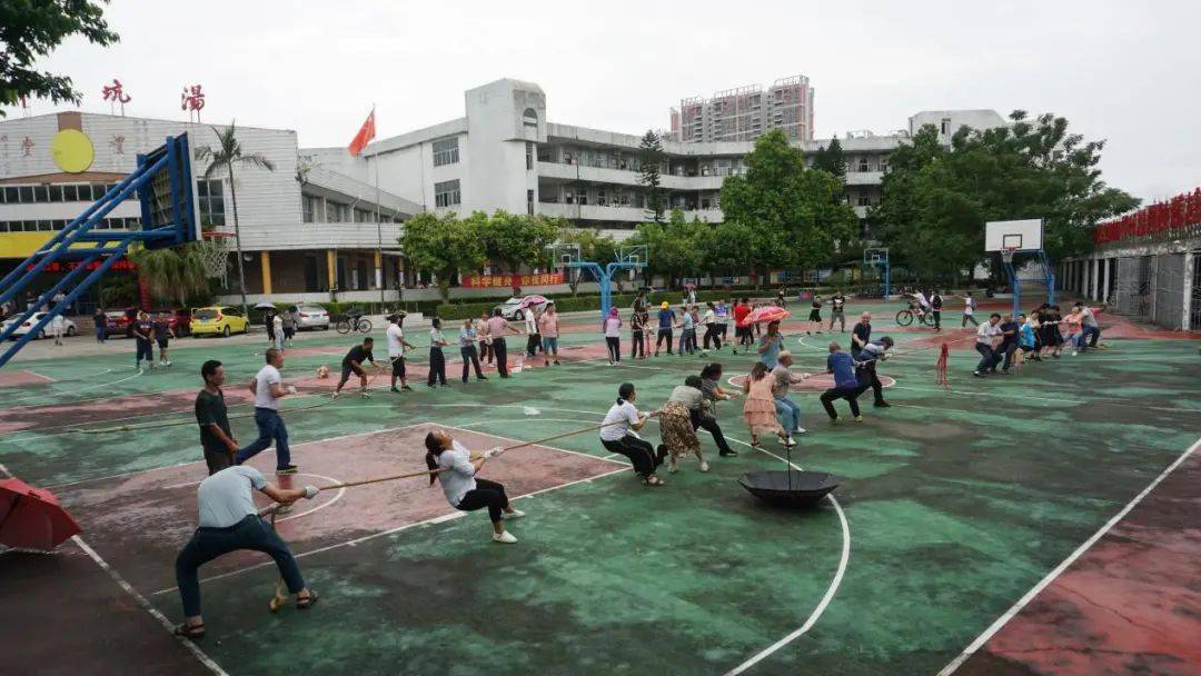 汤坑中学神马情况?校长都出动了