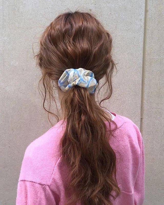 棕色|虞书欣和李圣经双双换上神仙发色，秋冬最显肤白发色你get了吗？