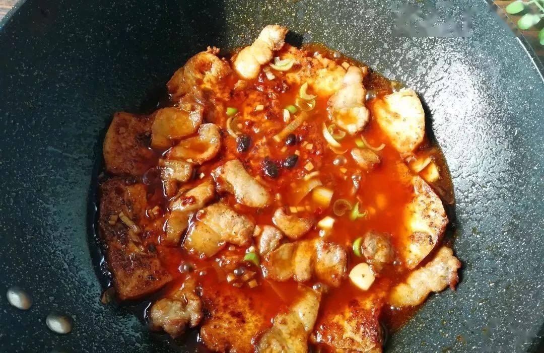 五花肉|多加入1勺这个调料，豆腐味道香做红烧豆腐时