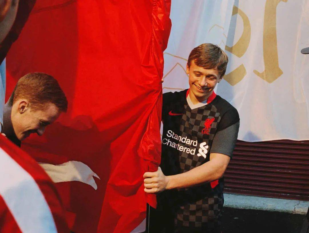 球衣|为什么球衣上除了队徽和号码还有这些东西?丨ULSUMFootball