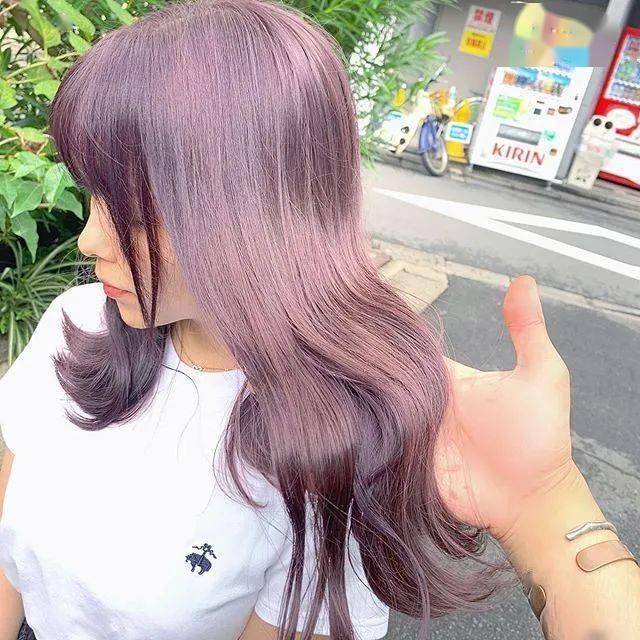 棕色|虞书欣和李圣经双双换上神仙发色，秋冬最显肤白发色你get了吗？