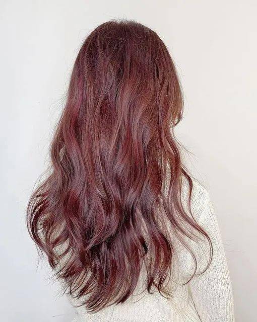 棕色|虞书欣和李圣经双双换上神仙发色，秋冬最显肤白发色你get了吗？