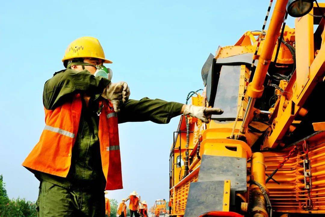 大机 ef887a187b4f4ffc83804b12a4695992.jpeg