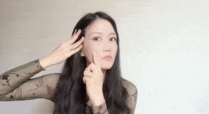 鲜肉|49岁闫妮“换脸”后爆红,还和当红小鲜肉谈起了恋爱,网友:全是装的!