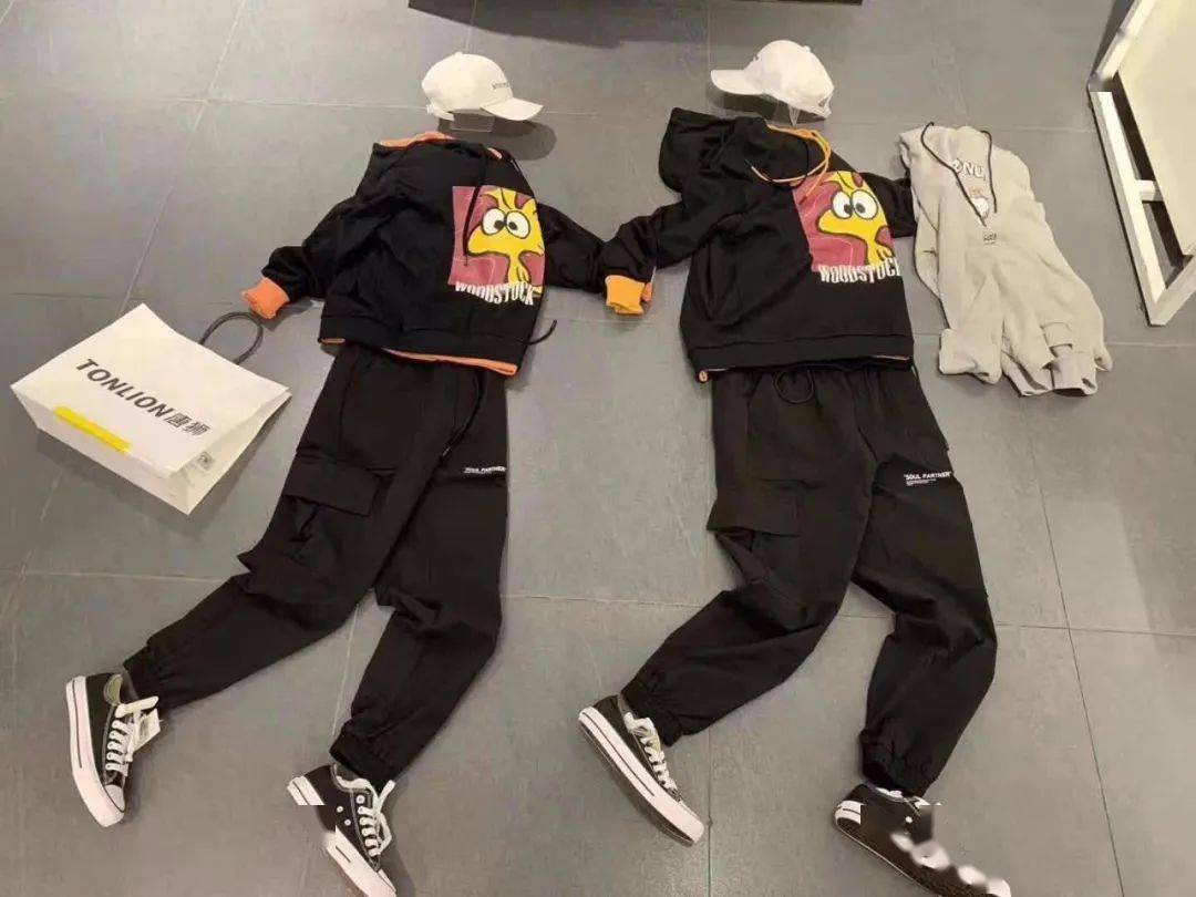 同款衣服男生 700e91f23c644c84b836391d51acf0cd.jpeg