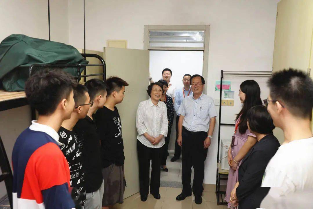 智慧迎新更"赢心",4000余名本科新生加入华理大家庭