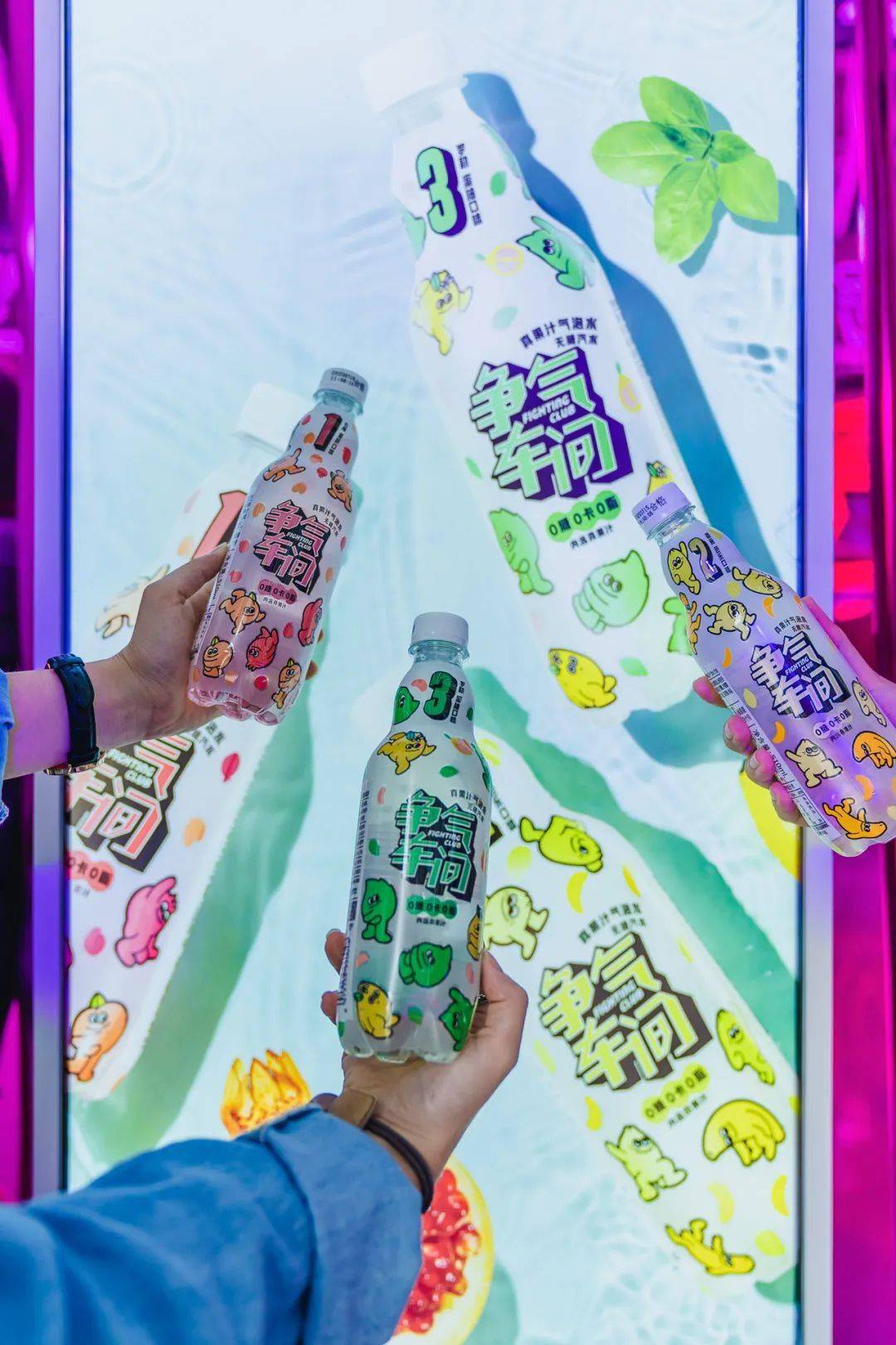 汉口|今天！20+米巨型汽水瓶空降天河城，现场又又又被挤爆了！