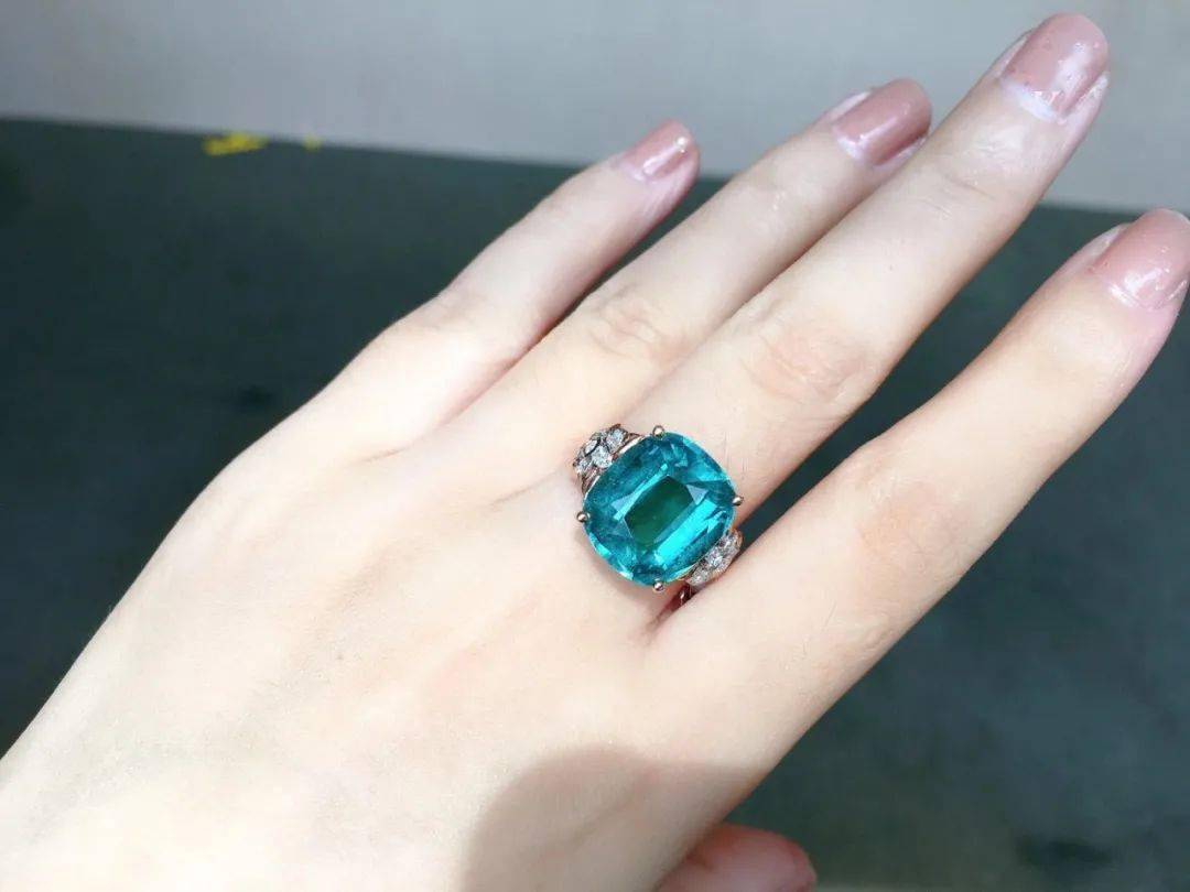 老年人|41岁女子10年时间里和8名老年人结婚 骗走大量珠宝和钱财后悲剧