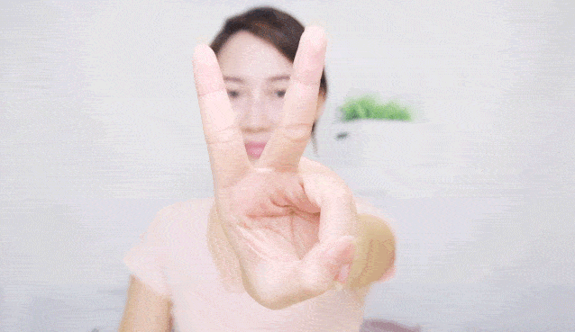 网友|47岁阿姨直播，“法令纹”2分钟磨平！网友炸锅：神仙操作！