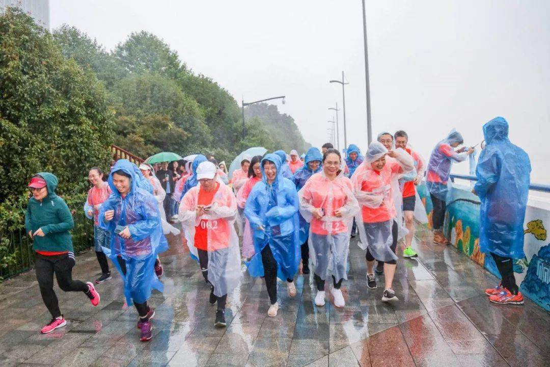 风里|风里雨里，我们如约在这里