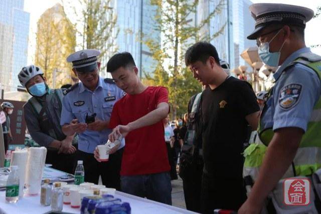 郑州酒吧排行_郑州金水区农科路酒吧街:夜幕下的美丽“喧嚣”