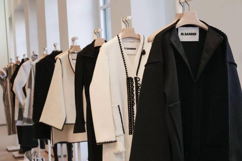 要点|秋冬服装陈列：2个要点+3个区域+8个技巧！