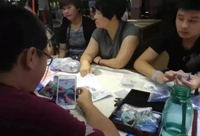 翡翠|有人花150万买刘晓庆翡翠,到手后差点晕倒?她的宝贝到底值不值102亿?