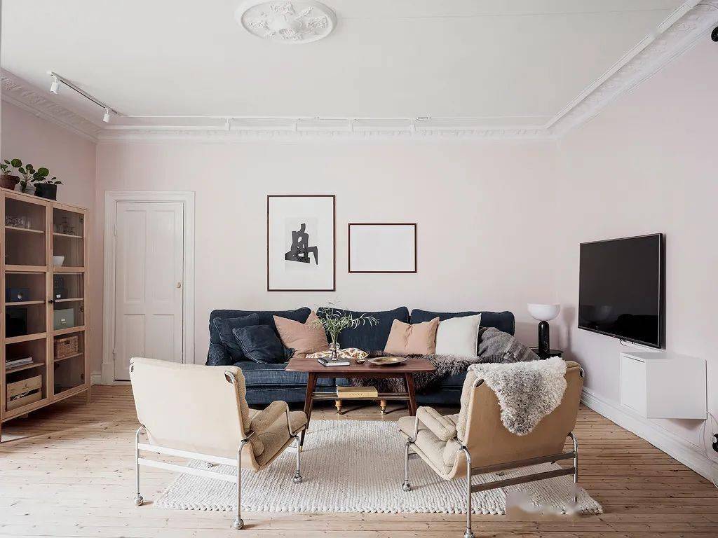 照片|显穷大白墙+网红装饰画=悲剧！