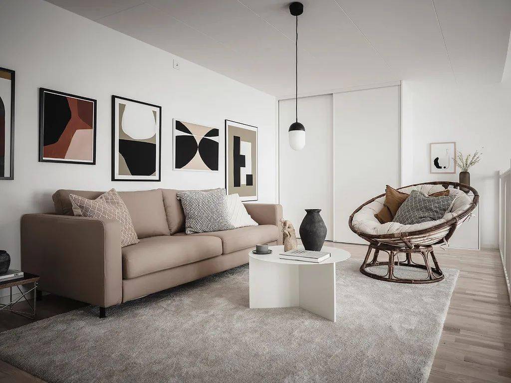 照片|显穷大白墙+网红装饰画=悲剧！