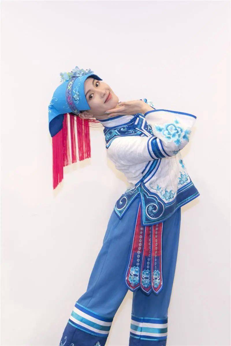 舞蹈|变！变！变！这个舞蹈演员在《大地颂歌》里变了五个造型