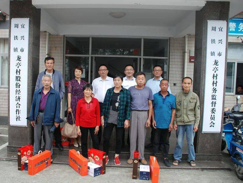 无锡市侨联党组书记张文伟一行到宜兴走访调研