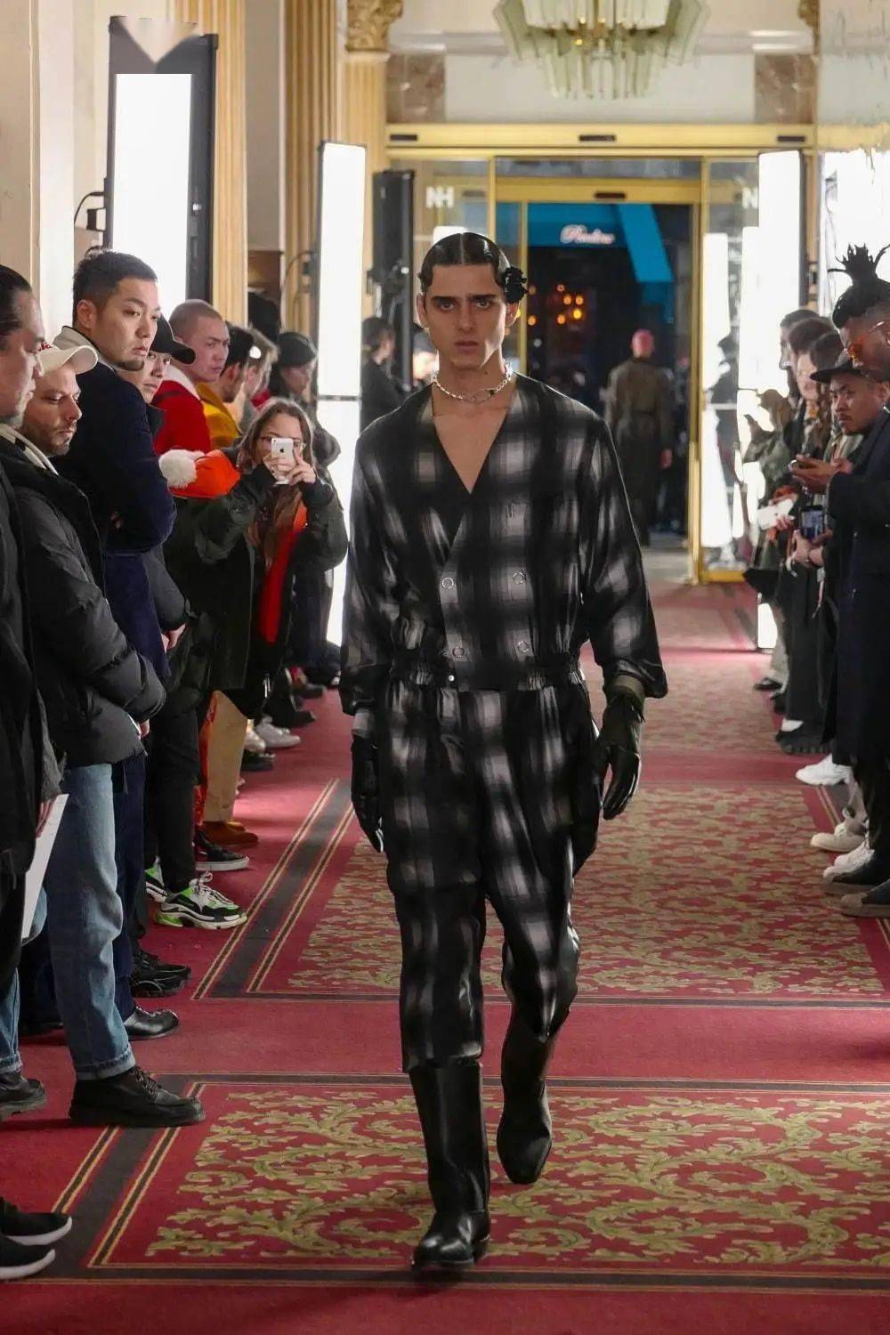 日本|承袭于三宅一生的精致街头雅痞，这个小众日本品牌有点东西