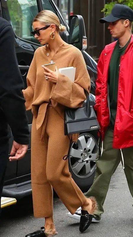 必备|秋天必备的针织,这样穿会更显气质