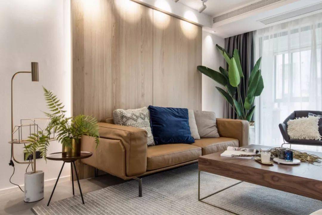 小户型做个木质的沙发背景墙,让客厅变得更加舒适大方