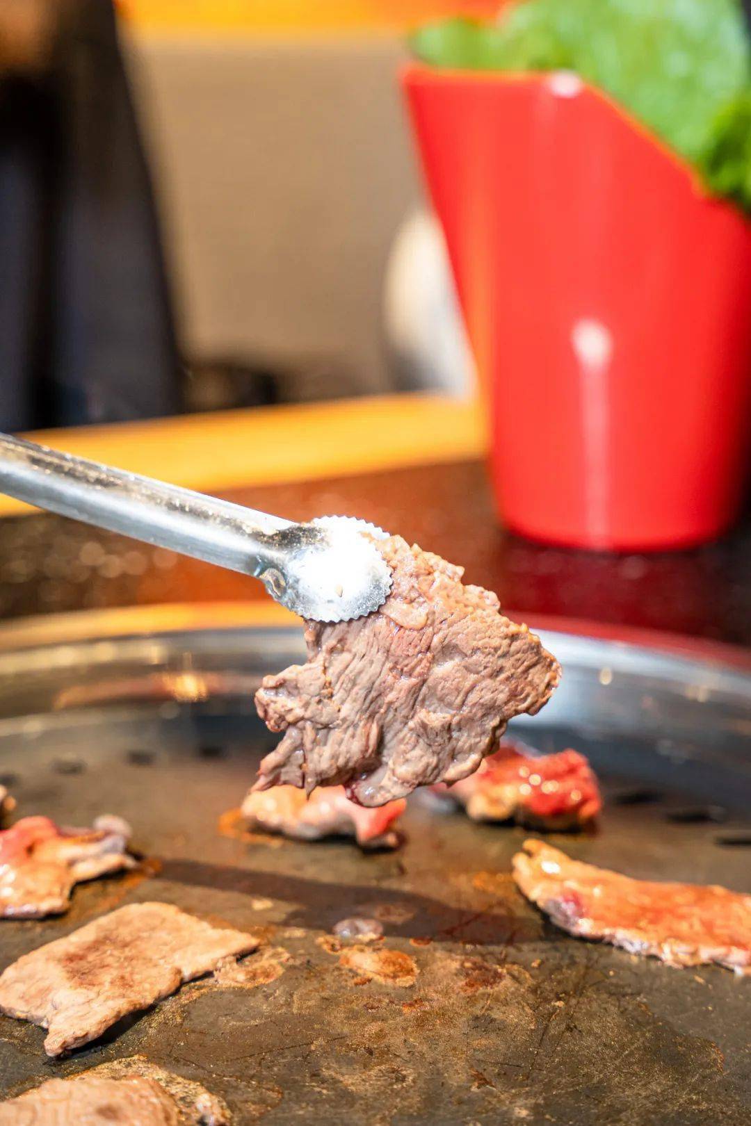 烤肉|口口爆汁，凌晨两点还全是人！这个城中村惊现“烤肉之都”！连续一个月3.3折