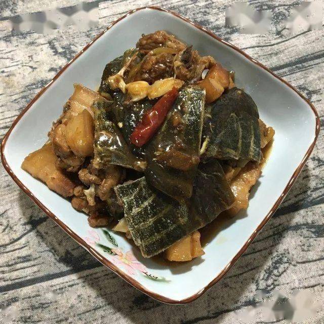 五花肉|色泽红润，鲜香入味！五花肉红烧甲鱼