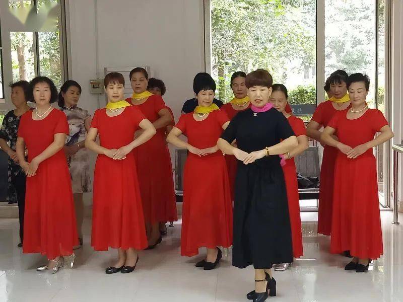 老年模特培训机构排行_山西明伟风尚文化传媒有限公司(2)