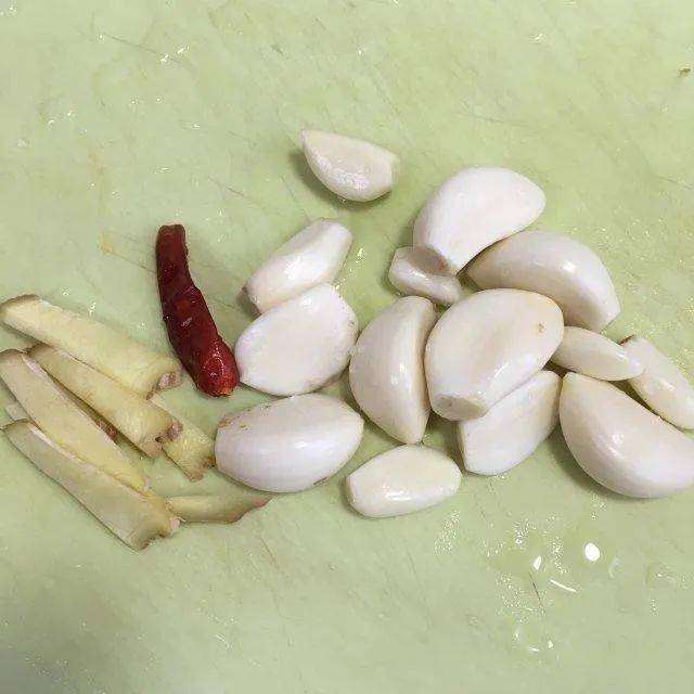 五花肉|色泽红润，鲜香入味！五花肉红烧甲鱼