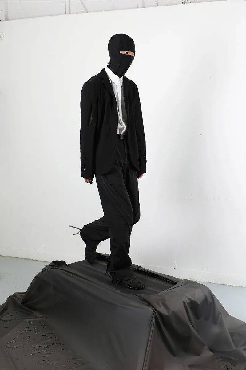 Banksy|潮事 | 这双写着汉字的 Nike ，我真的爱了