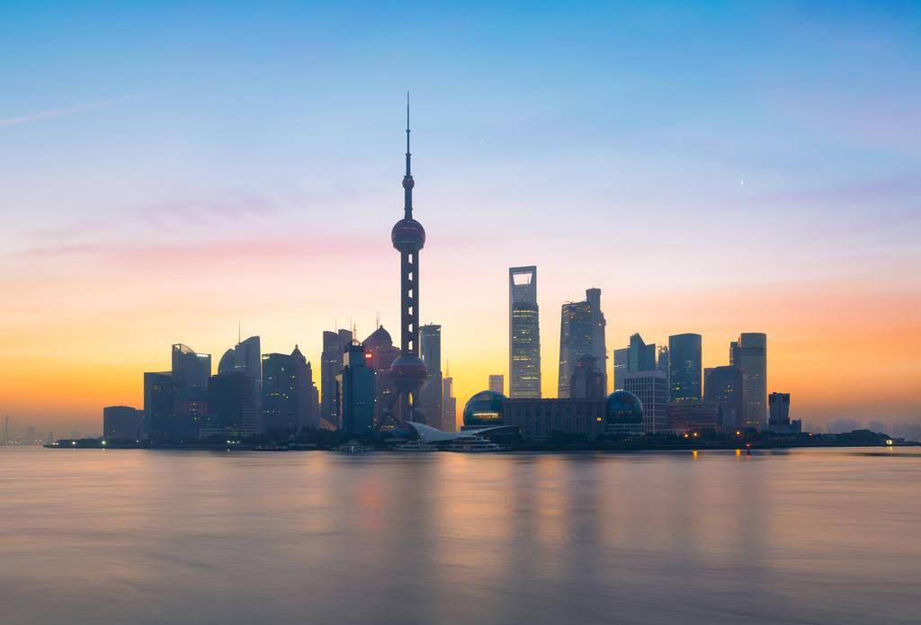 名校|问教丨名校应届毕业生直接落户上海的进步与争议