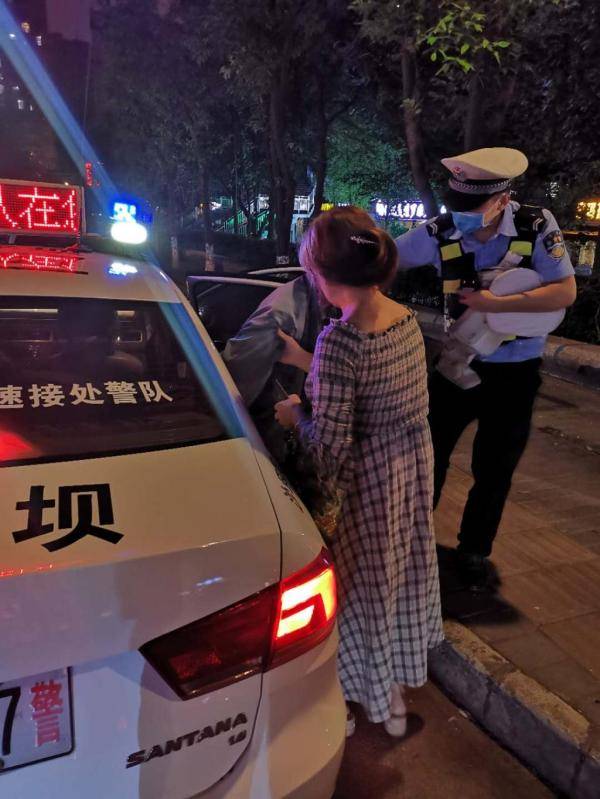 安置|八旬老人想家溜出养老院迷路，民警暖心助其回家