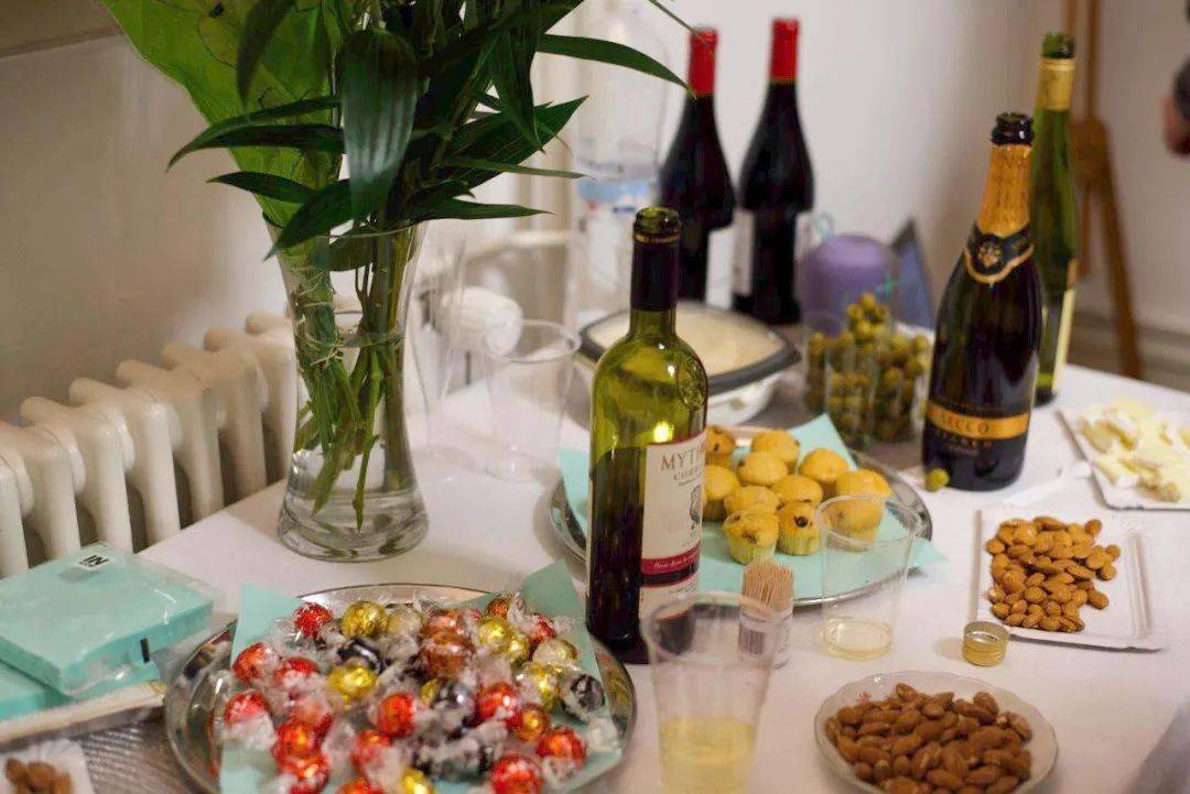 环境|不讲究吃，待客“寒碜”……瑞士人为何如此富而不“造”