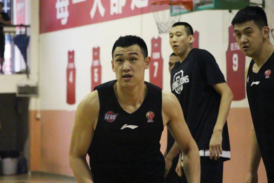 时代中国广州队完成新赛季体测郑准30投29中一展出色状态
