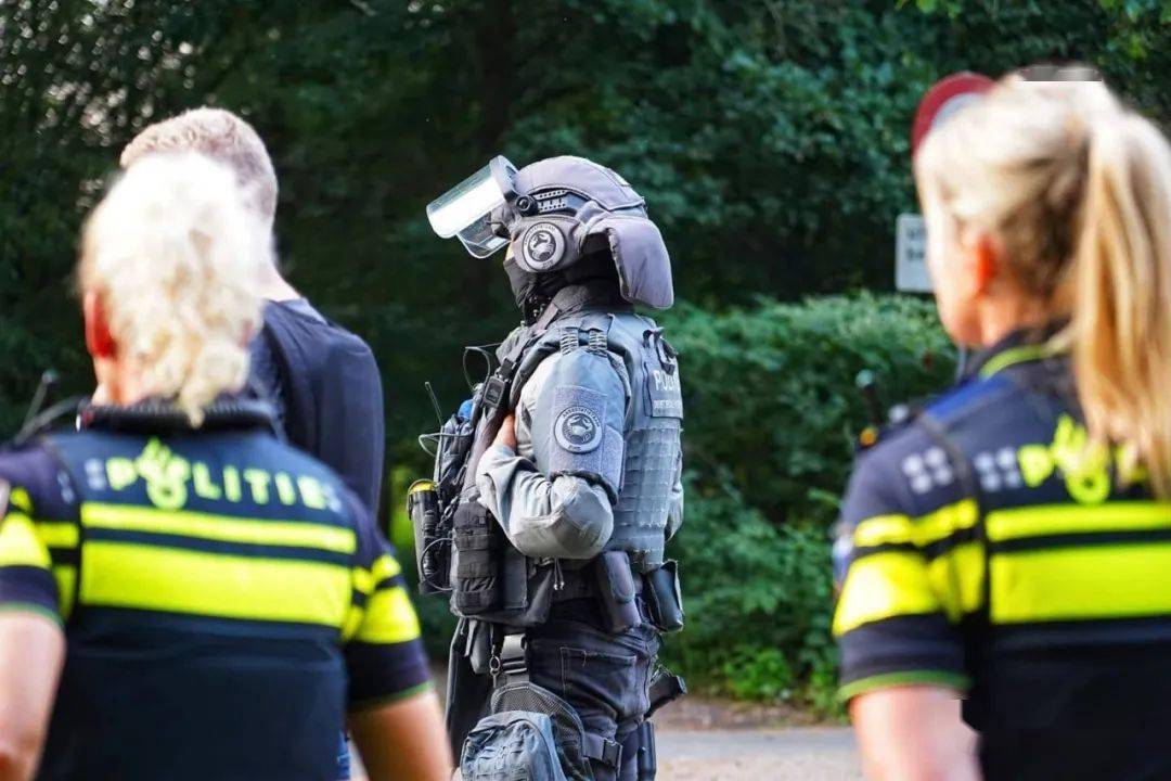【现场】荷兰国家警察厅特别干预处dsi近期行动_特警
