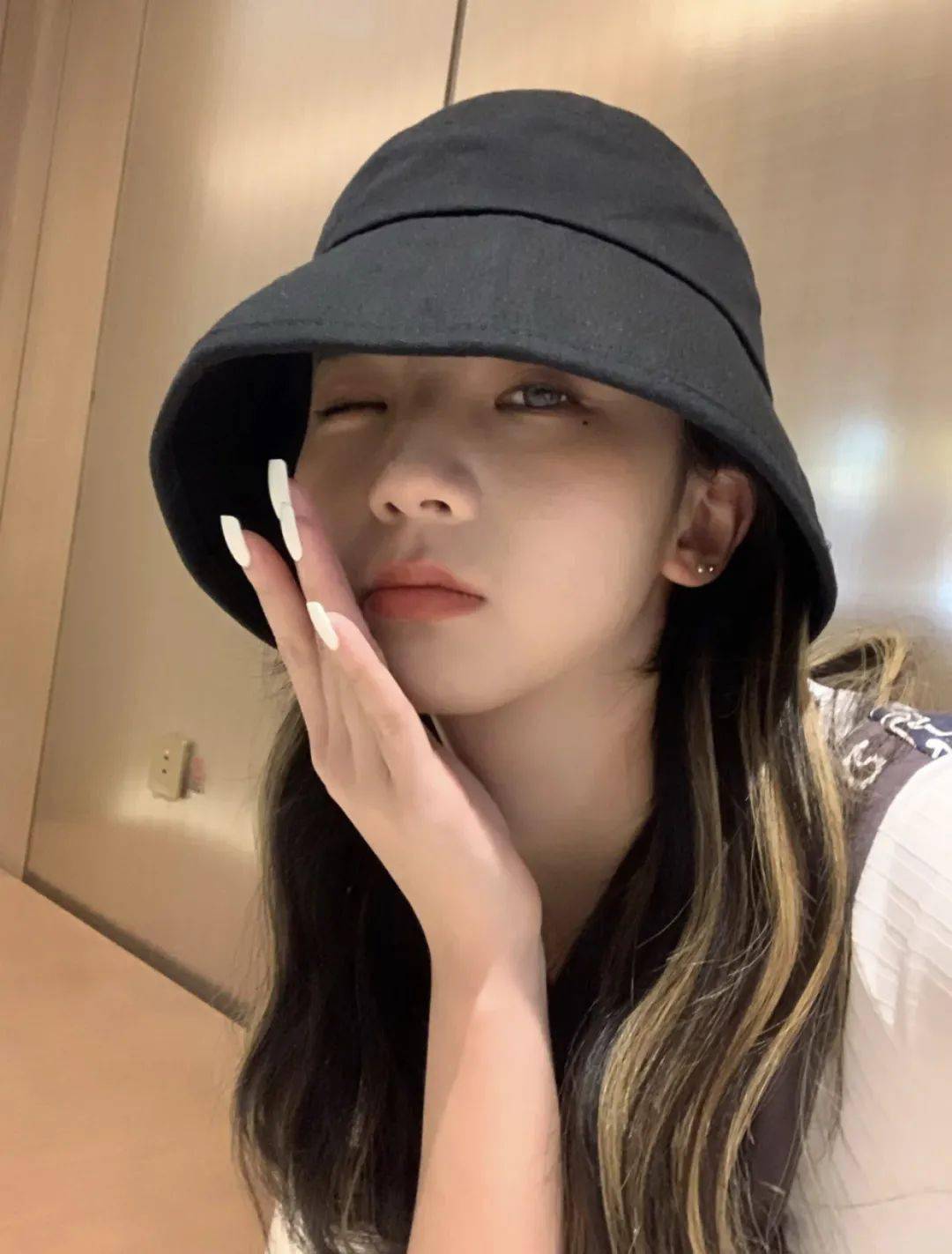 宋妍霏|入秋的第一波美甲，宋妍霏先安排上了！