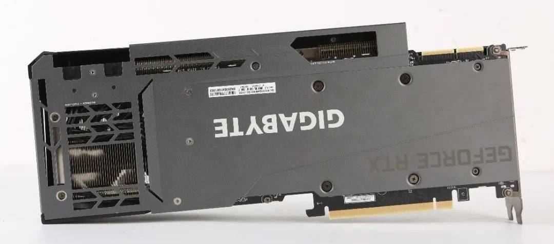 沉默与冷静的"绅士"——技嘉geforce rtx 3090 gaming