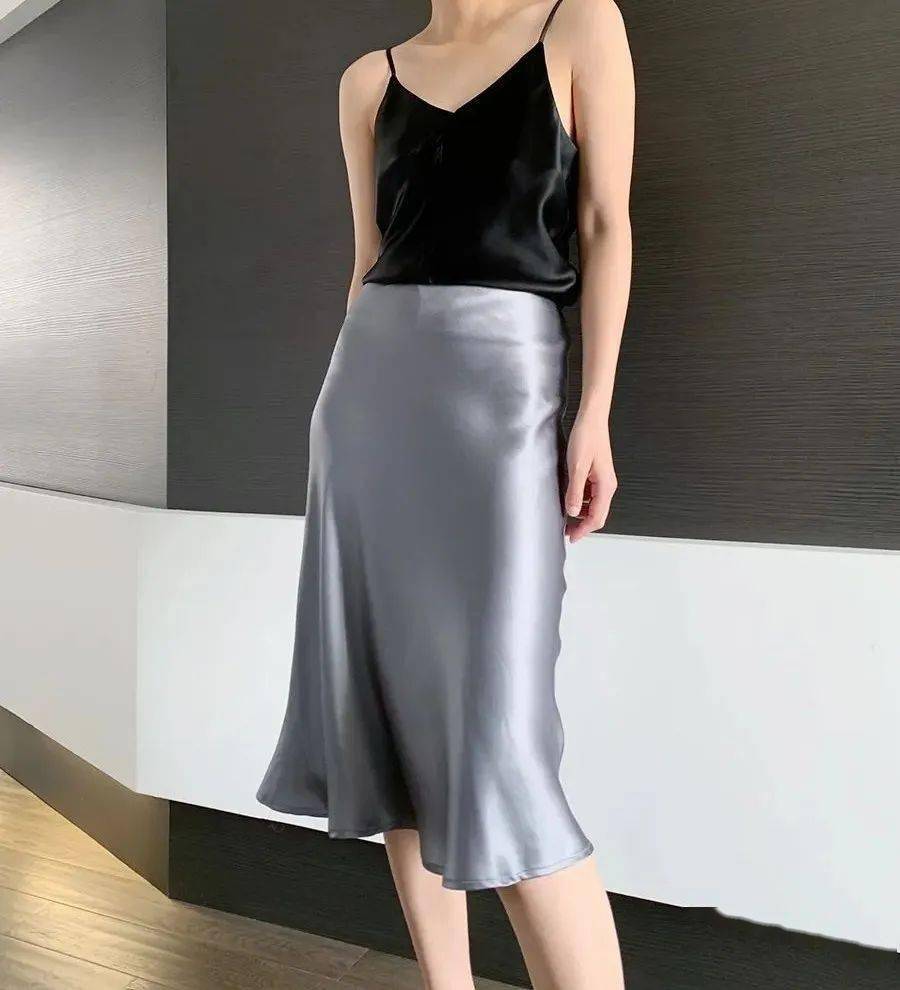 裙子|好物┃风靡时尚圈的丝滑半裙，穿上显瘦10斤还美得很高级！