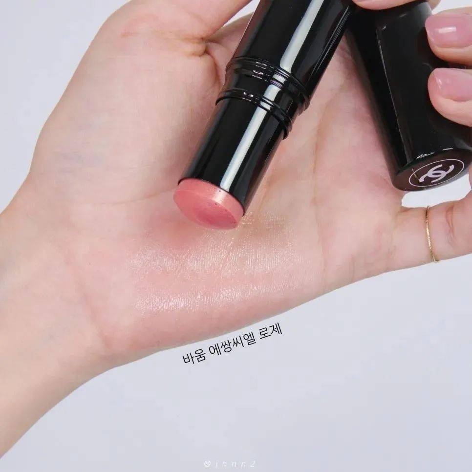 眼影|她美得就像一幅秋天里的画，所谓的高级感不过如此了吧？