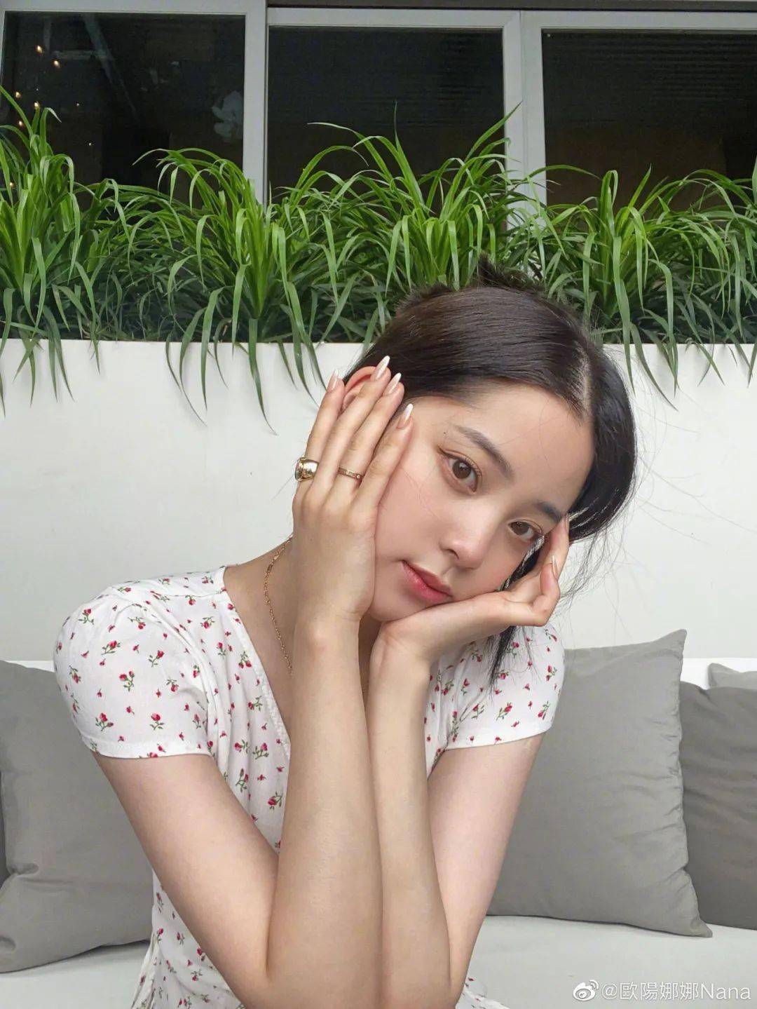 宋妍霏|入秋的第一波美甲，宋妍霏先安排上了！