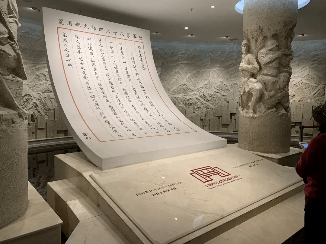 口罩|“哭湿了口罩”的《八佰》背后，这段真实的历史比电影更加直击人心……