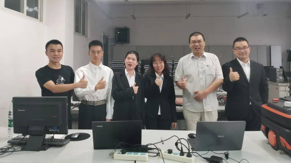 金奖项目:伴行—idc全智能协同机器人参赛学生:陈高宇,李姣姣,程