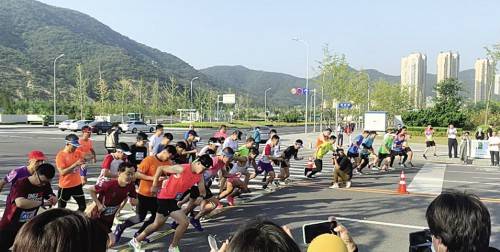 国庆|全国高校（在连）校友会迎国庆团体接力赛落幕