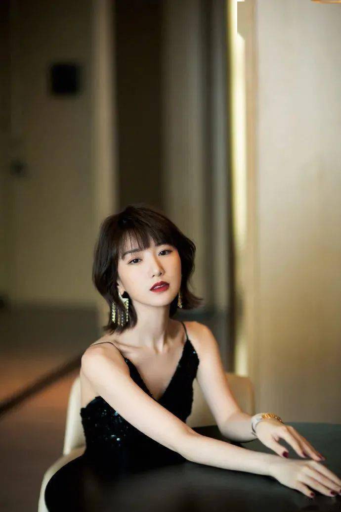 眼影|小圆眼毛晓彤，原来是这么化出女人味的！