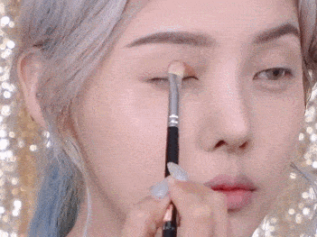 眼影|每刻美丨成熟女生们的秋日妆容 就是这种感觉！