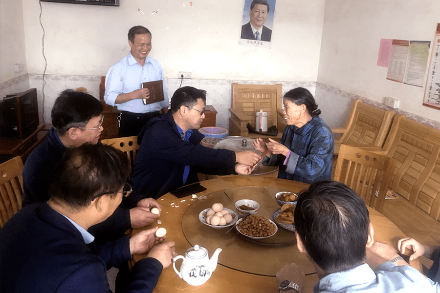 老总到厂吃饭_老总吃饭真实图片(2)