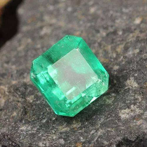 台面|台面越大，宝石不一定越值钱，便宜又显大的宝石很可能是陷阱……