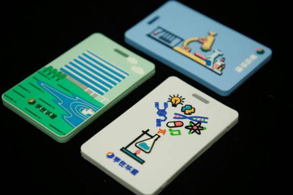 礼包|沪上这16所高校“萌新”礼包开箱！哪一款让你心动？