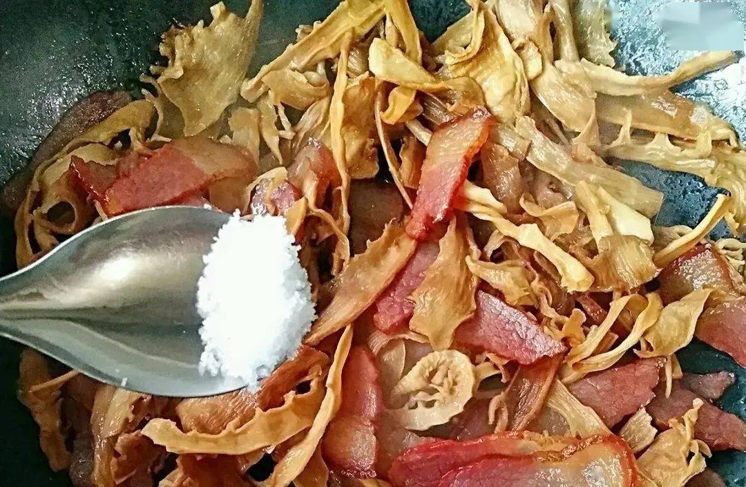 每年秋天這食材我都買10斤，放多久都不會壞，炒一炒香到鄰居找！ 熱愛美食 第8张
