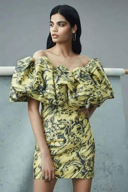 流行色|秋冬流行色新鲜出炉！秋季8大外套流行趋势/ 现在可以穿的2020秋冬连衣裙 /2020/2021秋冬最时尚的裤子指南！